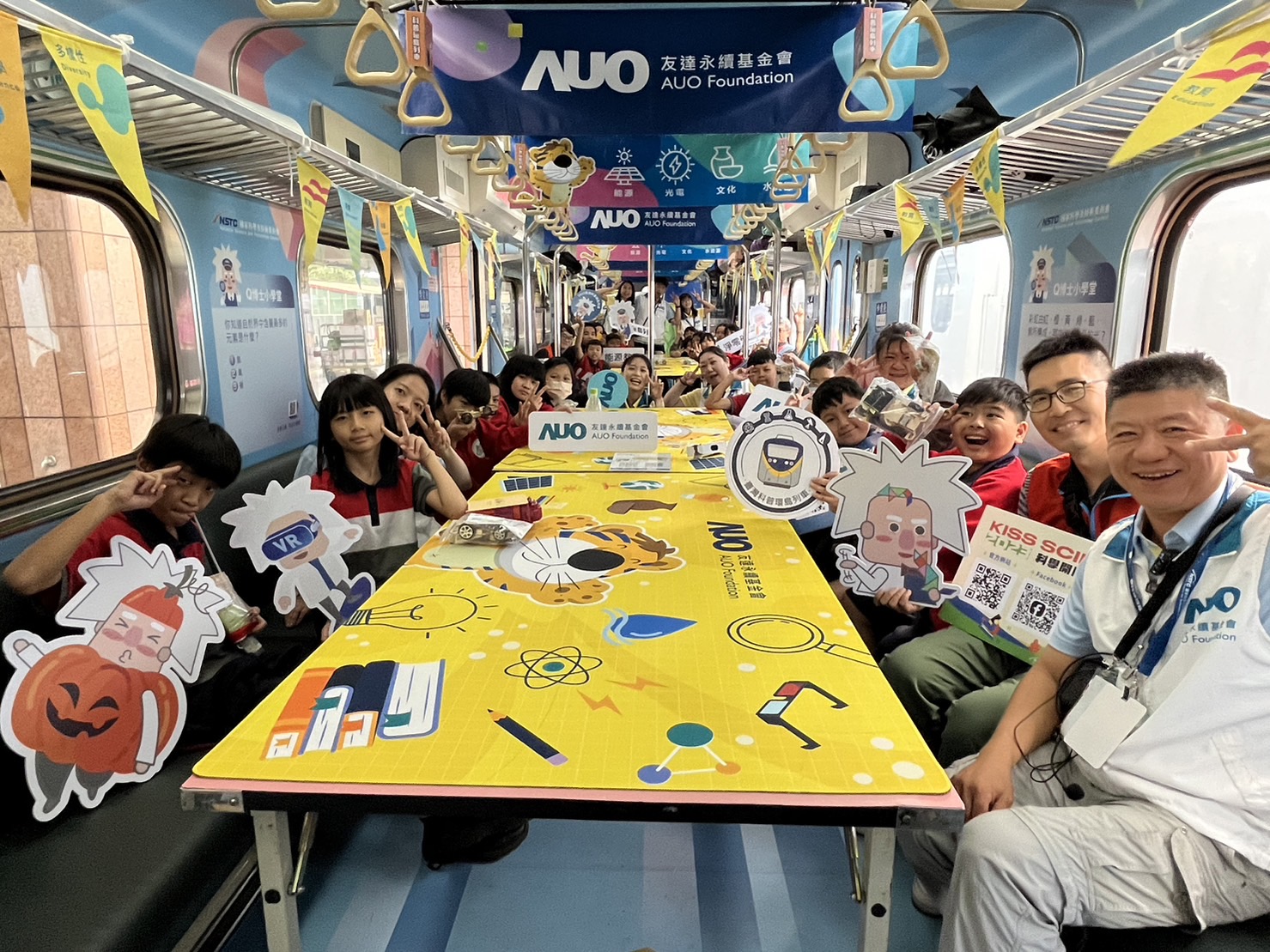 5001拉斯维加斯永續基金會參與「臺灣科普環島列車」，設計基礎科學車廂課程，以「淨零碳排和永續能源」為主題，讓學生透過創意實驗認識淨零知識，以及思考生活中的減碳行為